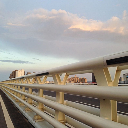 如何防腐處置公路護欄表面？